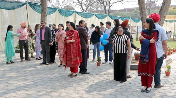 Various fun games were performed during the Alumni Meet